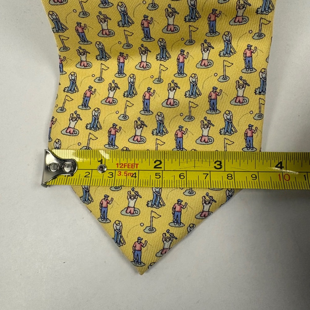 Vineyard Vines Tie Mens OS Yellow Golf Motif Silk Sport Preppy Necktie 0478 - Picture 2 of 4